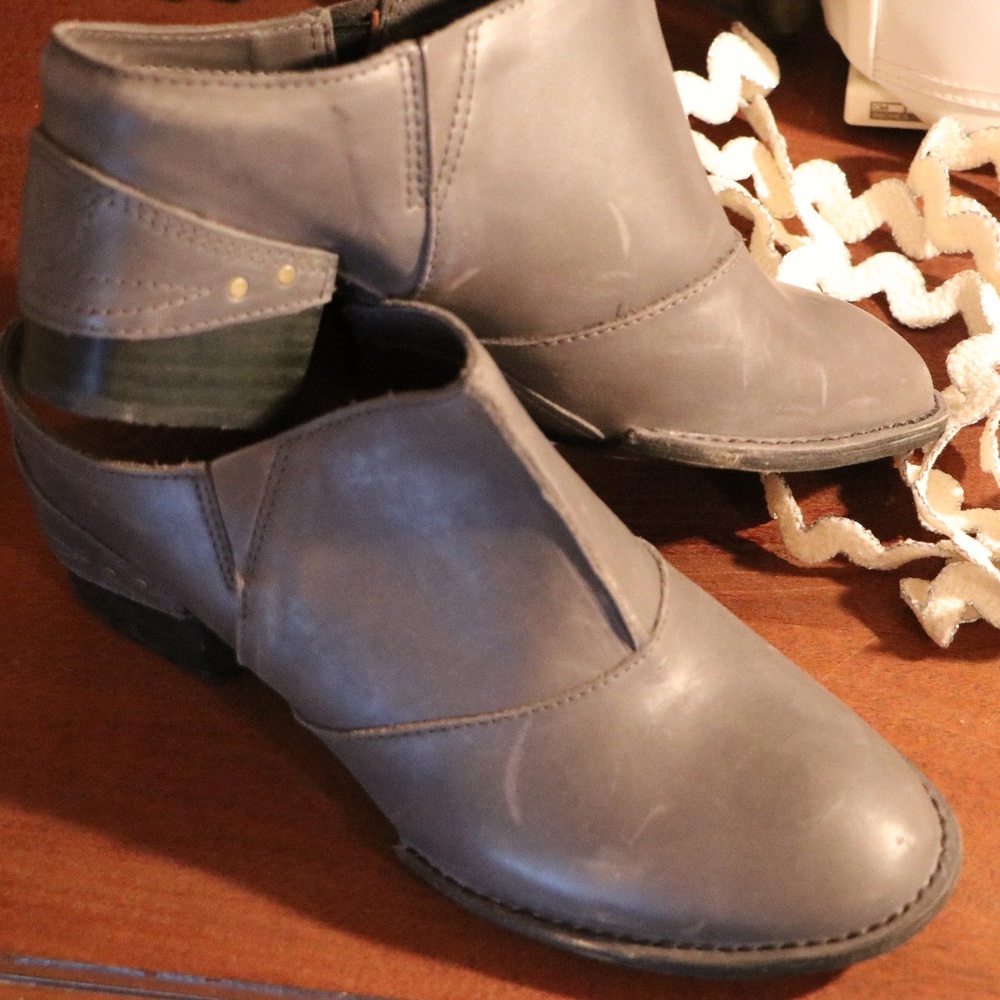 Sergio Tomani grey leather mules